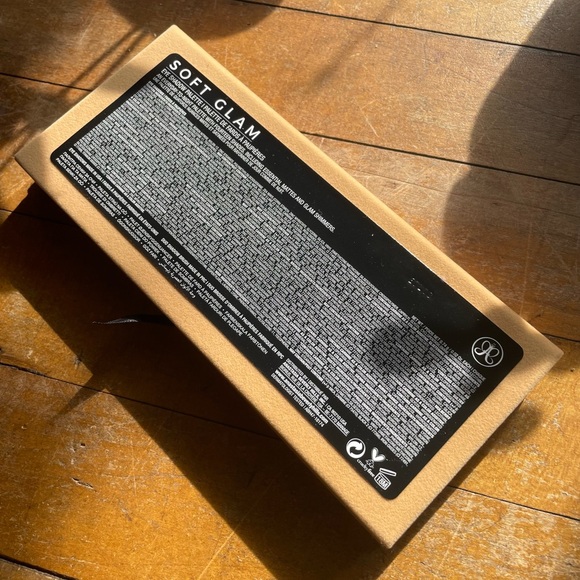 NWT Anastasia Soft Glam Palette - Picture 3 of 5